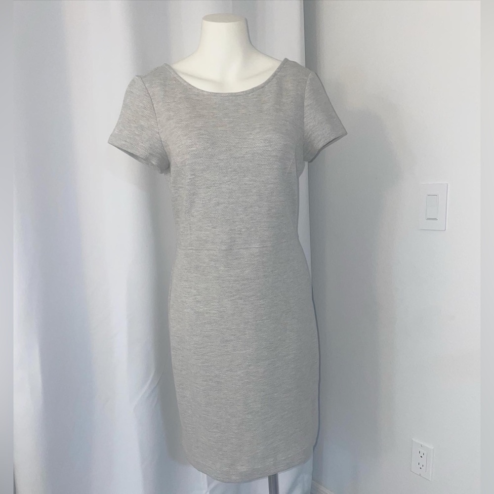 Women’s Banana Republic Light gray Herringbone Sheath dress size 6